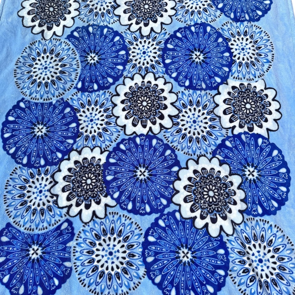 Vera Bradley Blue White Medallion Plush Fleece Throw Blanket 50x80 Excellent